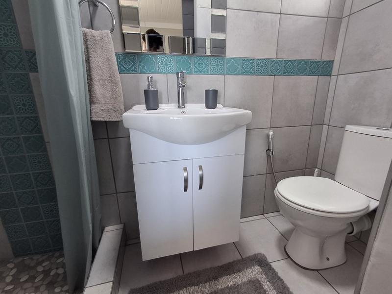 5 Bedroom Property for Sale in Sandy Point Western Cape